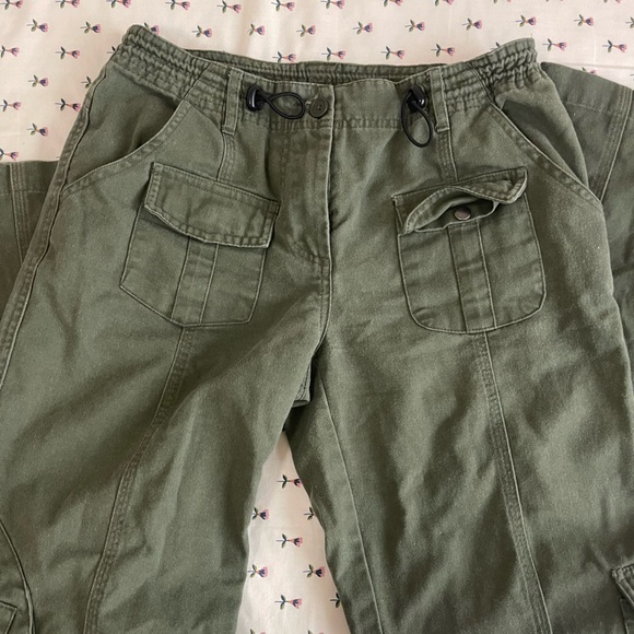 Brandy Melville Kim Cargo Pants - Picture 3 of 12